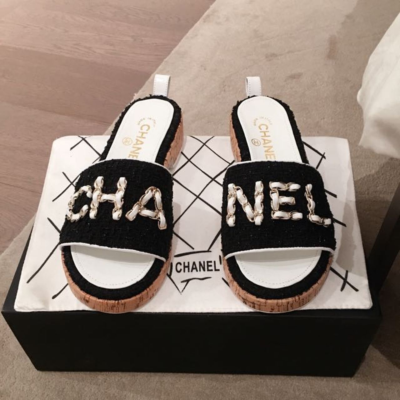 Chanel Woven Chain Cork Mules Sandals Tweed/Calfskin Leather Spring/Summer Collection Black/White