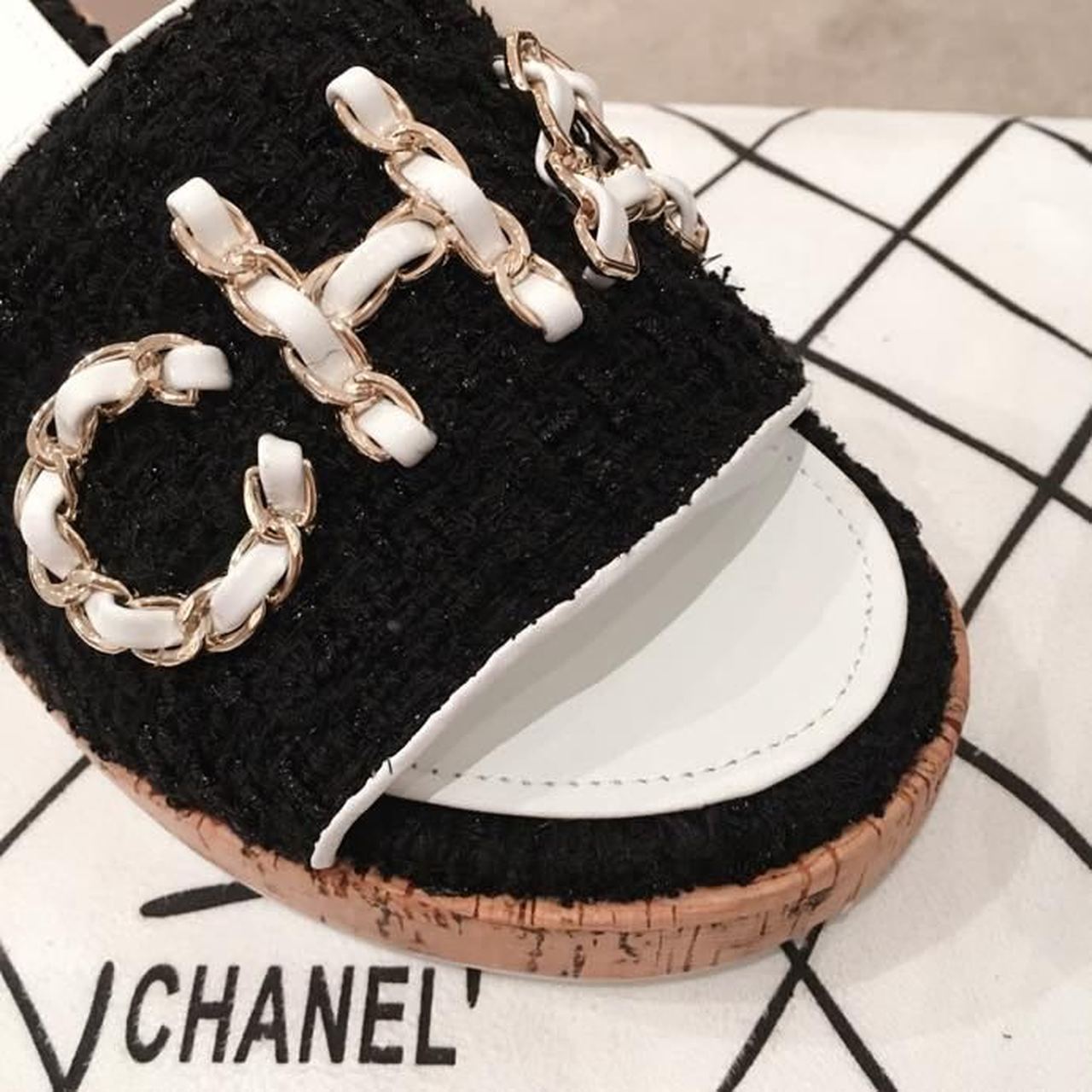 Chanel Woven Chain Cork Mules Sandals Tweed/Calfskin Leather Spring/Summer Collection Black/White