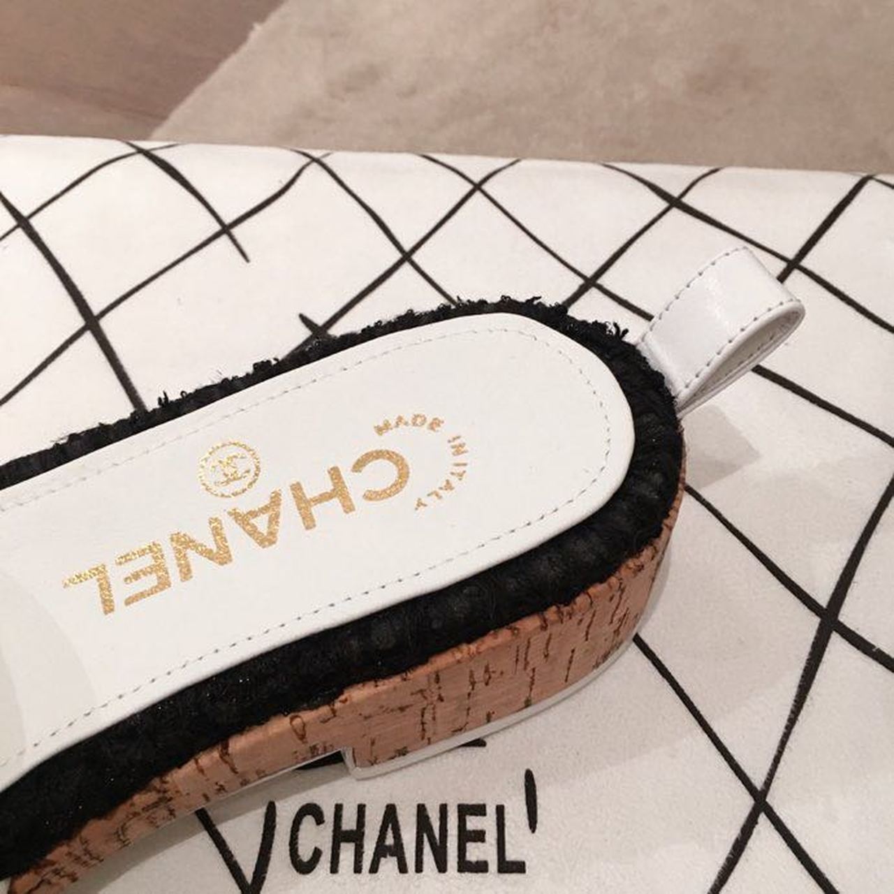 Chanel Woven Chain Cork Mules Sandals Tweed/Calfskin Leather Spring/Summer Collection Black/White