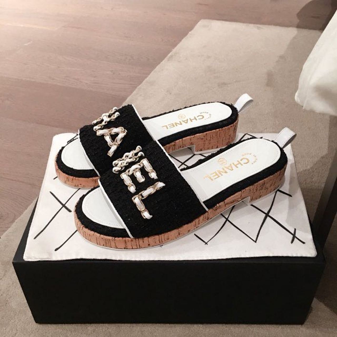 Chanel Woven Chain Cork Mules Sandals Tweed/Calfskin Leather Spring/Summer Collection Black/White
