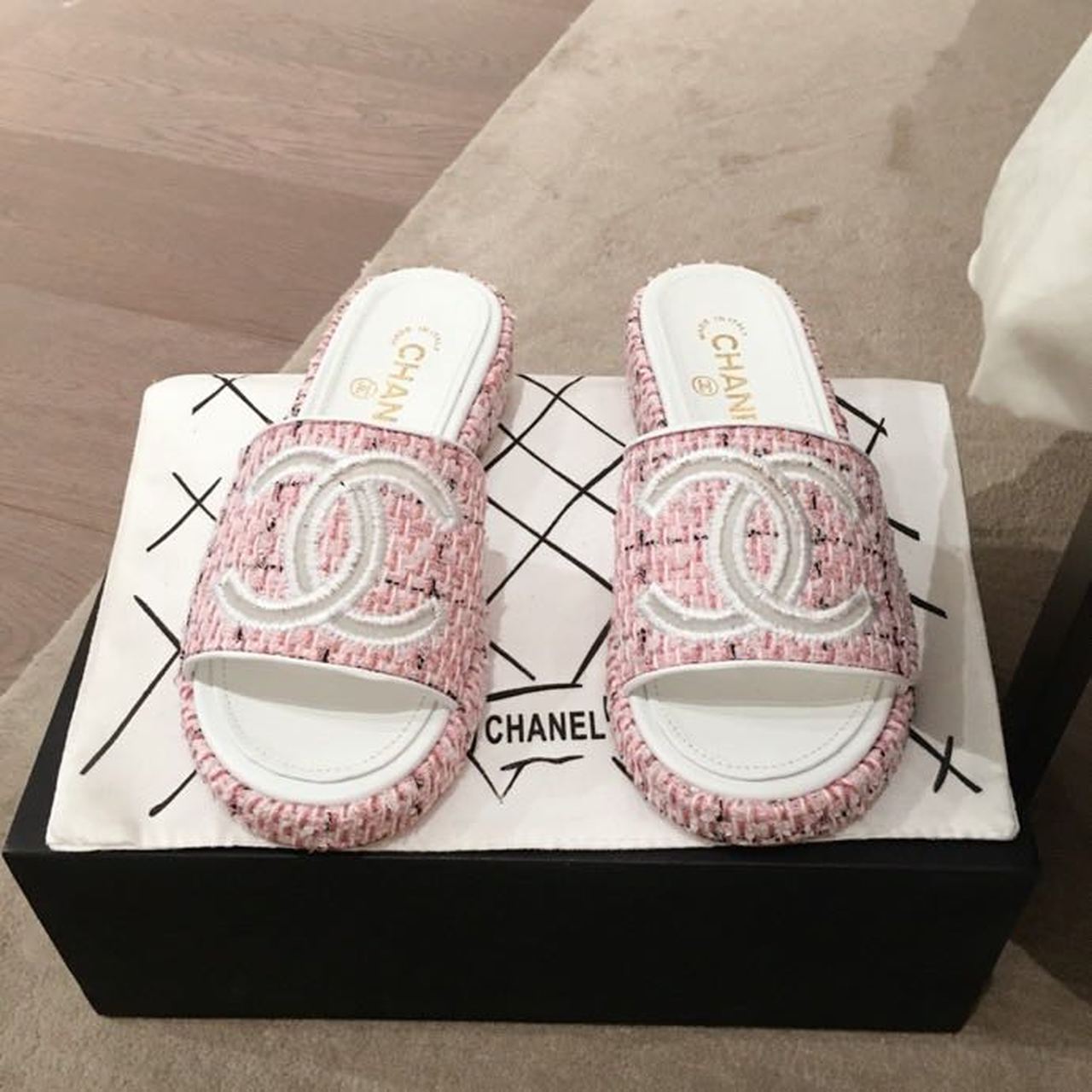 Chanel CC Cork Mules Sandals Tweed/Calfskin Leather Spring/Summer Collection Pink