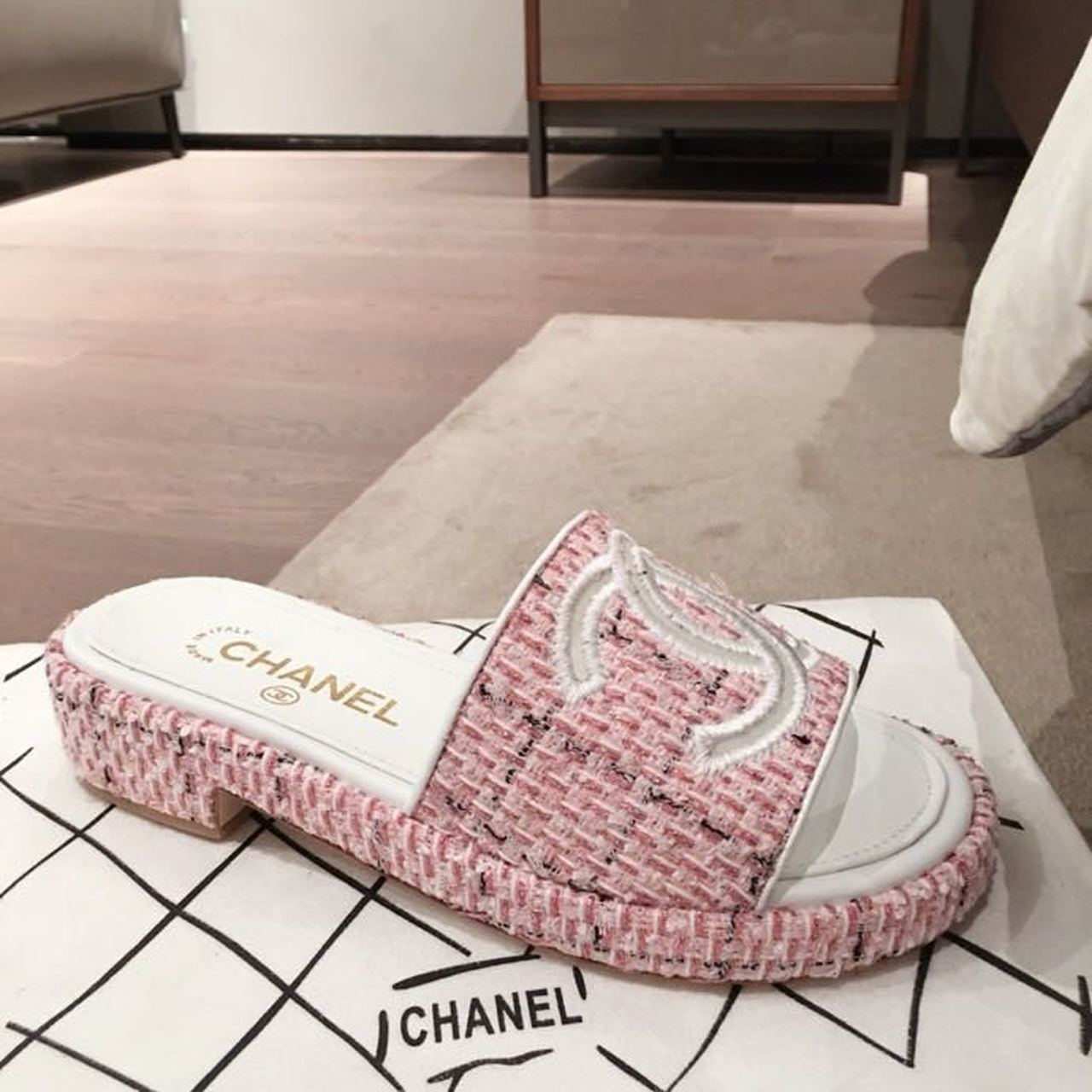 Chanel CC Cork Mules Sandals Tweed/Calfskin Leather Spring/Summer Collection Pink