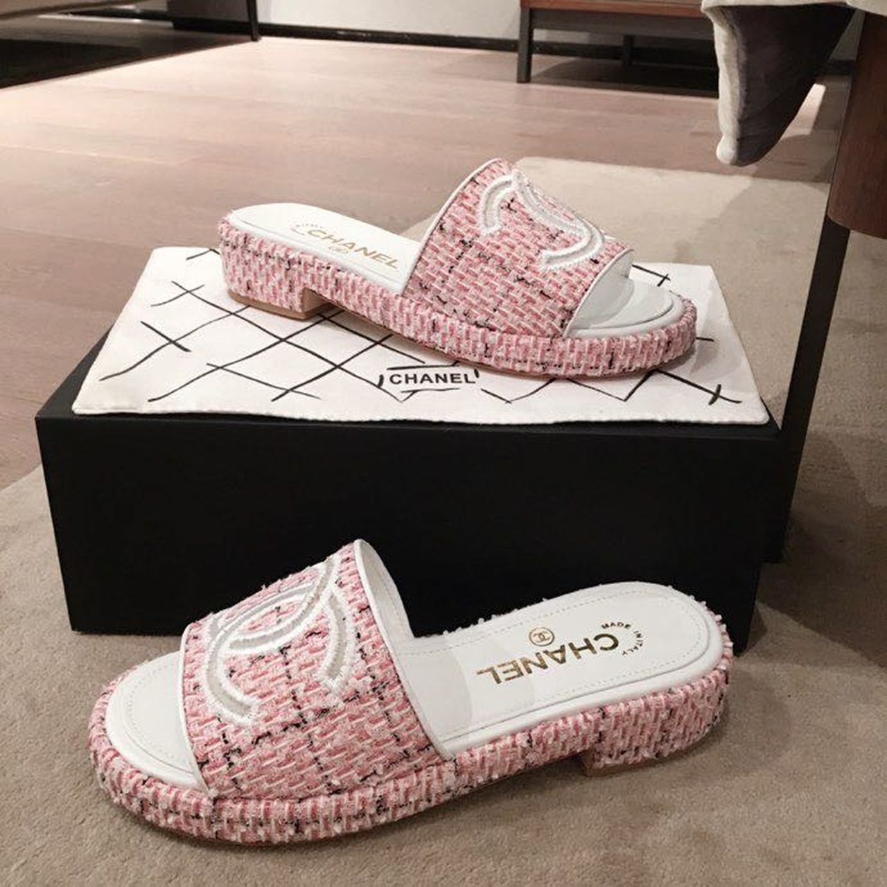 Chanel CC Cork Mules Sandals Tweed/Calfskin Leather Spring/Summer Collection Pink