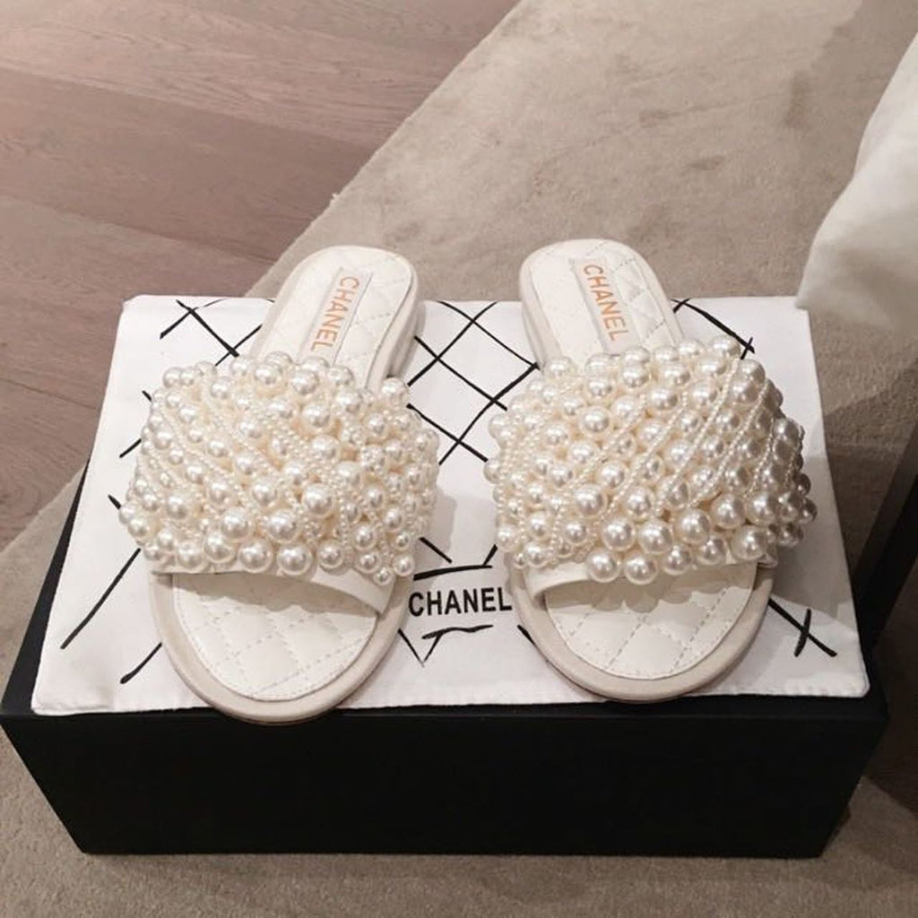 Chanel Pearl Embellished Quilted Flat Sandals Calfskin Leather Spring/Summer Collection White