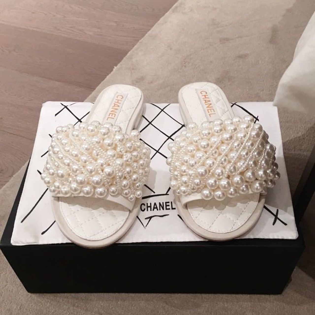 Chanel Pearl Embellished Quilted Flat Sandals Calfskin Leather Spring/Summer Collection White