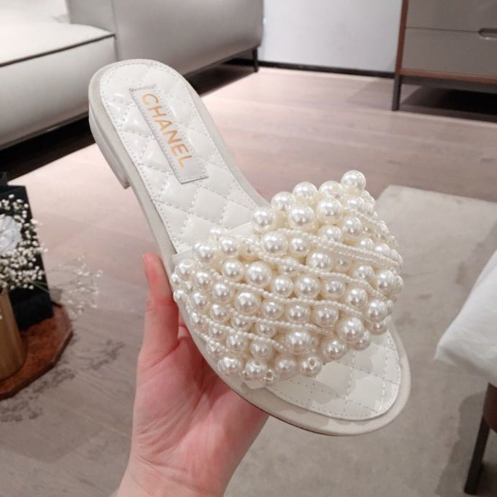 Chanel Pearl Embellished Quilted Flat Sandals Calfskin Leather Spring/Summer Collection White