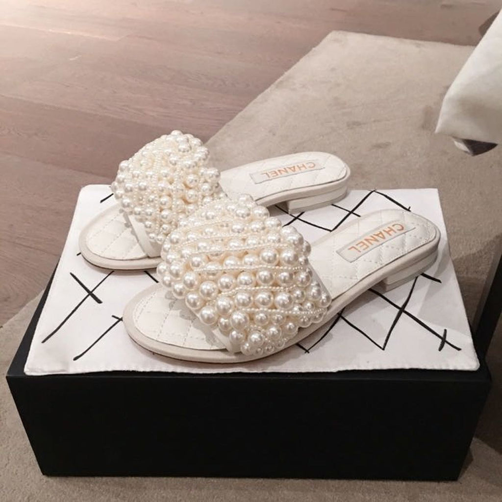 Chanel Pearl Embellished Quilted Flat Sandals Calfskin Leather Spring/Summer Collection White