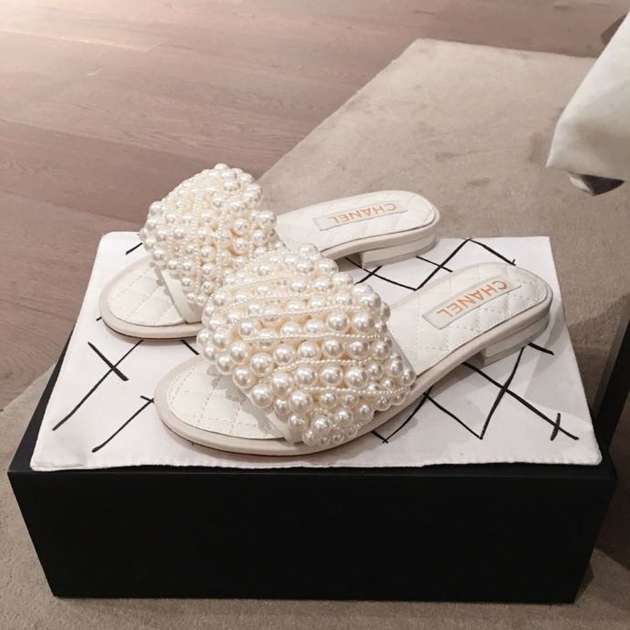 Chanel Pearl Embellished Quilted Flat Sandals Calfskin Leather Spring/Summer Collection White