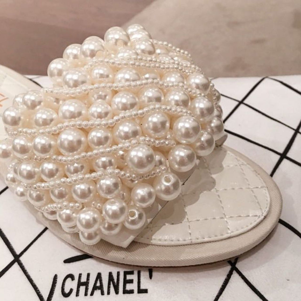 Chanel Pearl Embellished Quilted Flat Sandals Calfskin Leather Spring/Summer Collection White