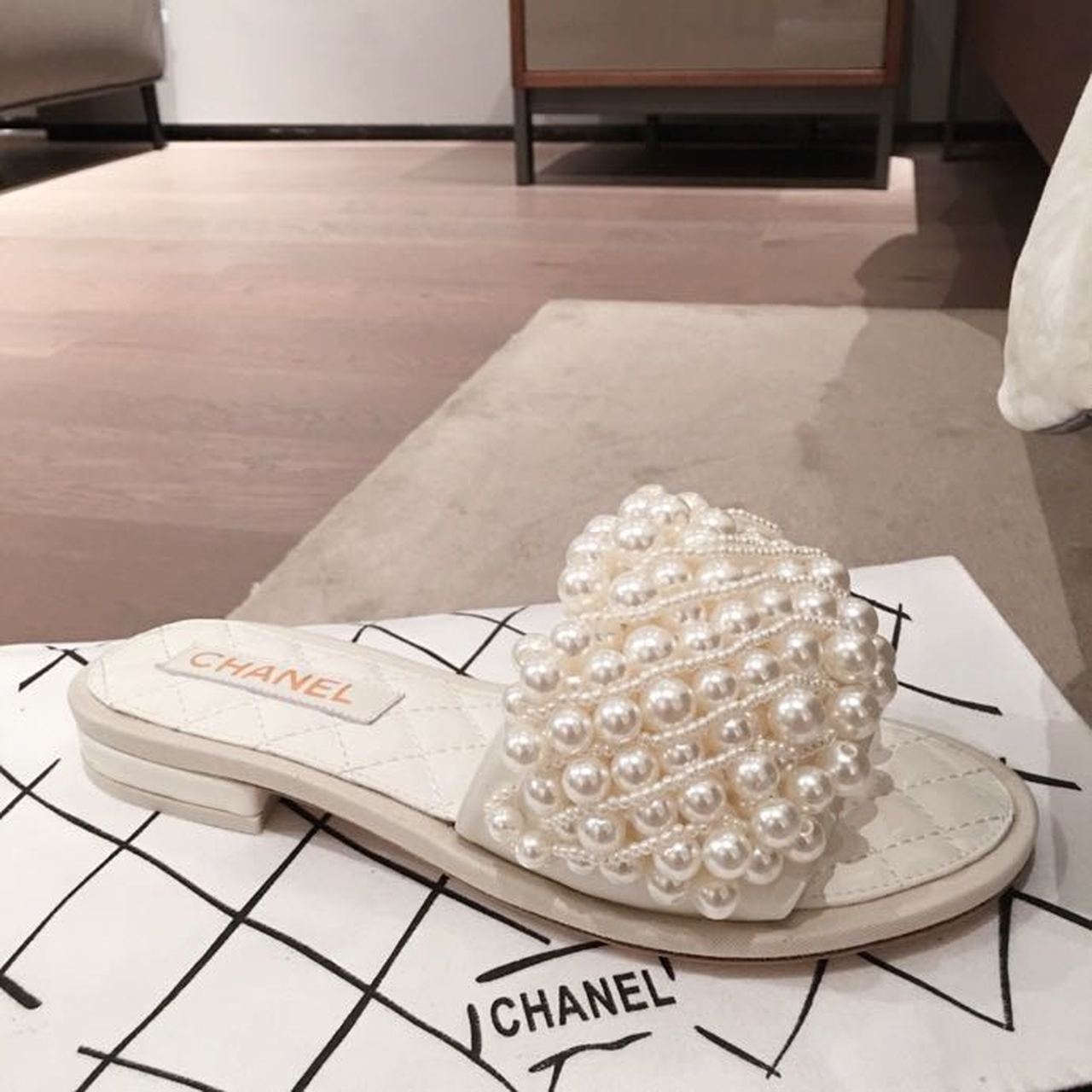 Chanel Pearl Embellished Quilted Flat Sandals Calfskin Leather Spring/Summer Collection White