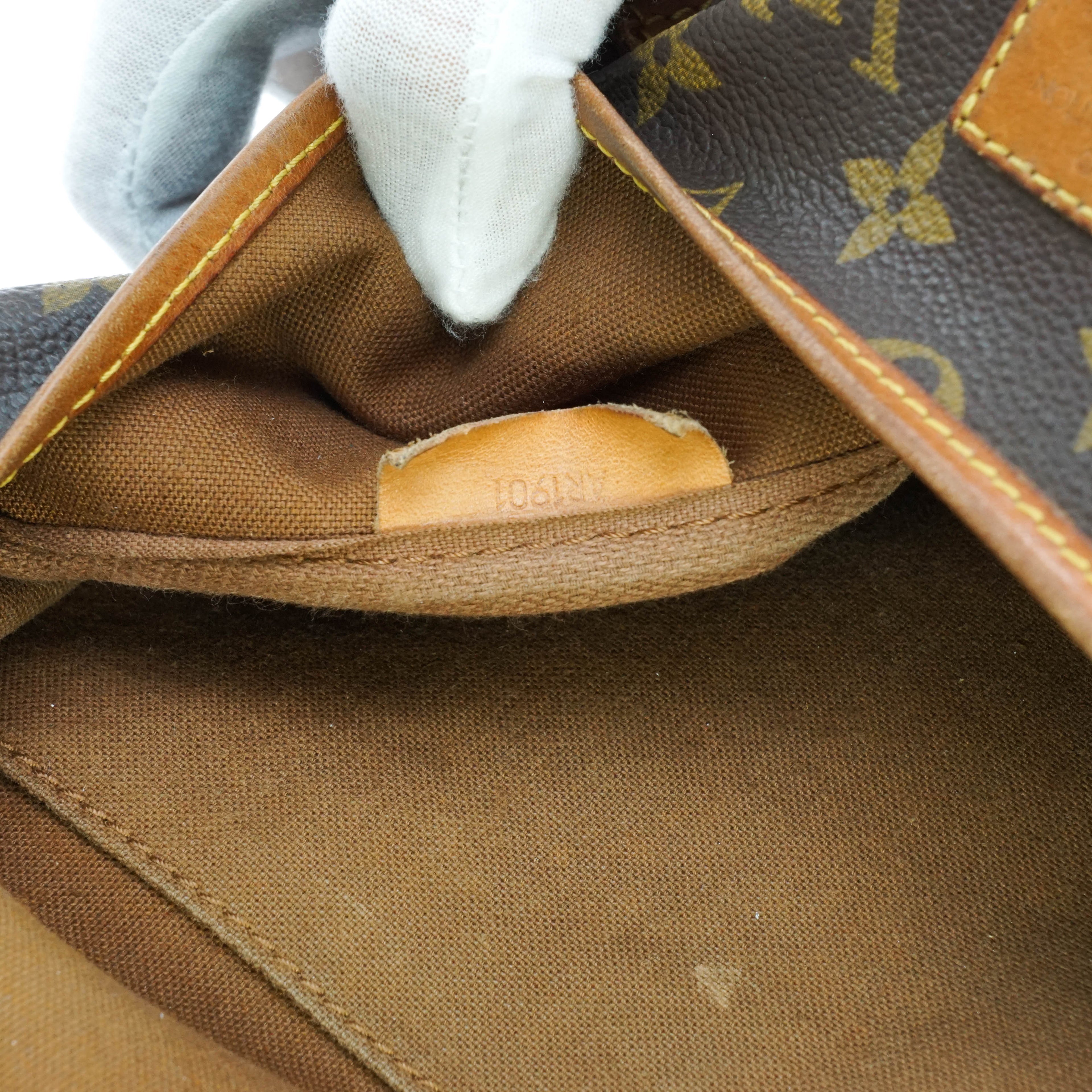 Louis Vuitton Saumur 35 Crossbody