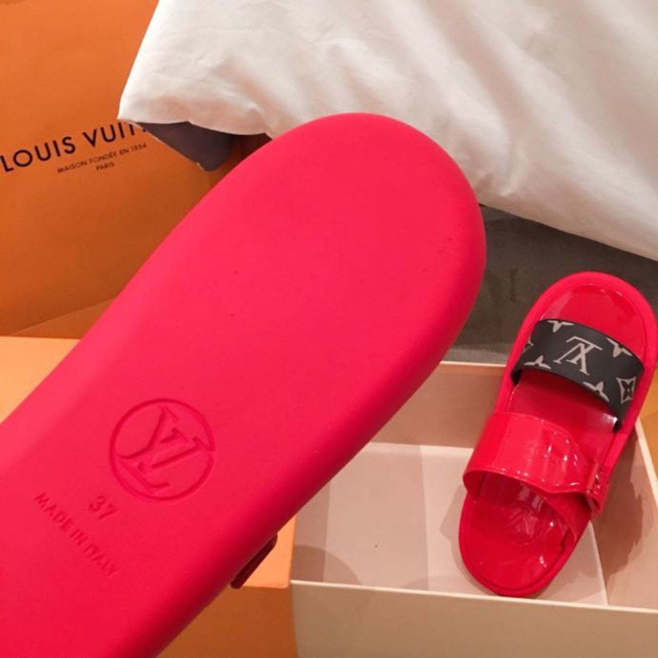 Louis Vuitton Sunbath Flat Mules PVC Spring/Summer Collection 1A66XP, Corail