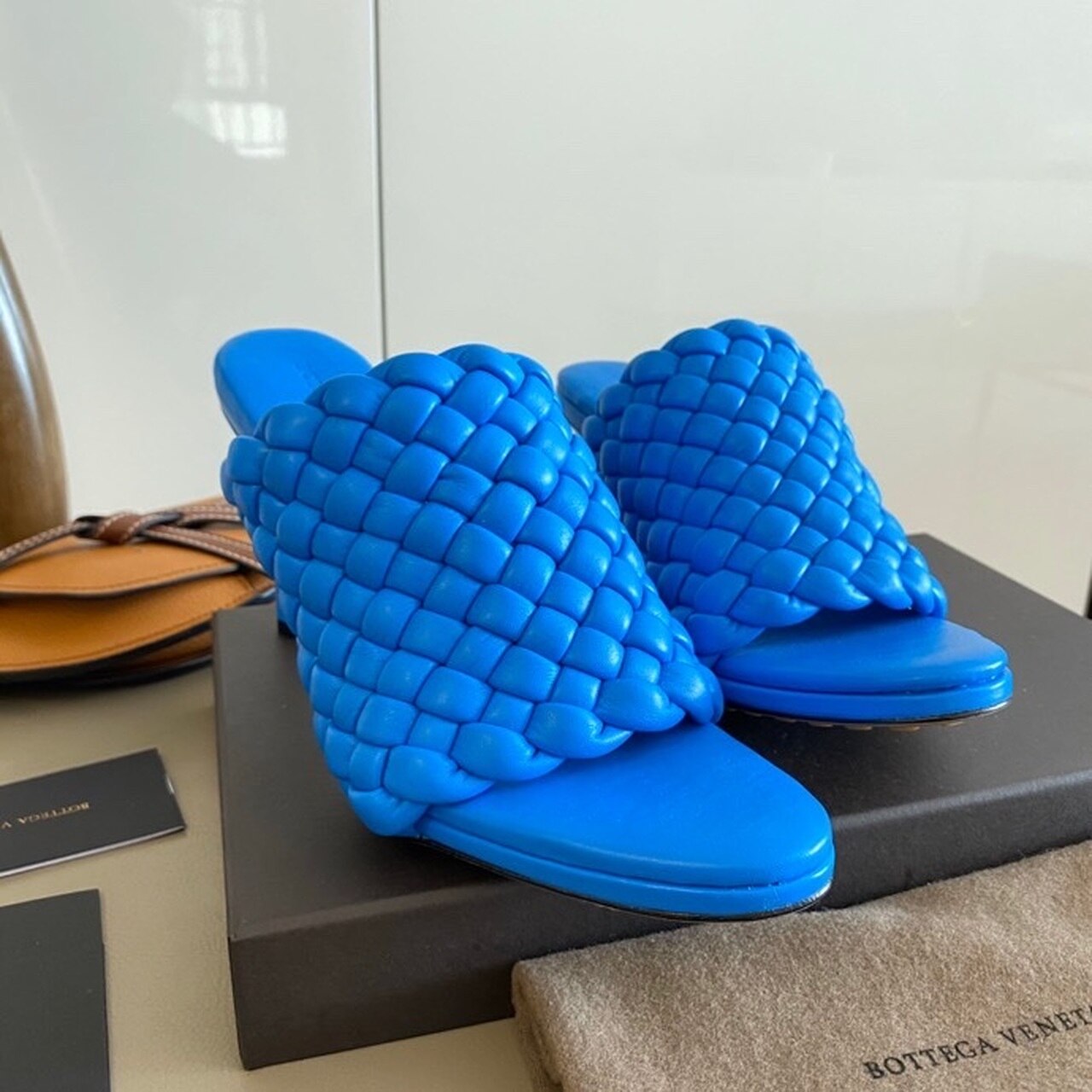 Bottega Veneta Curve Mules 9.5cm Heel Lambskin Leather Spring/Summer 2020 Collection, Electric Blue