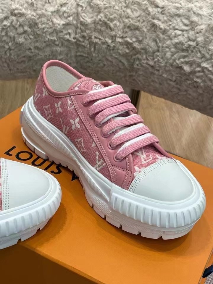 Louis Vuitton Squad Sneaker Pink