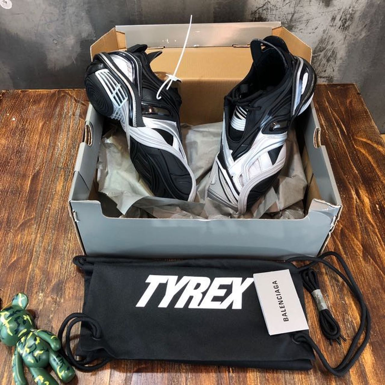 SHOES
