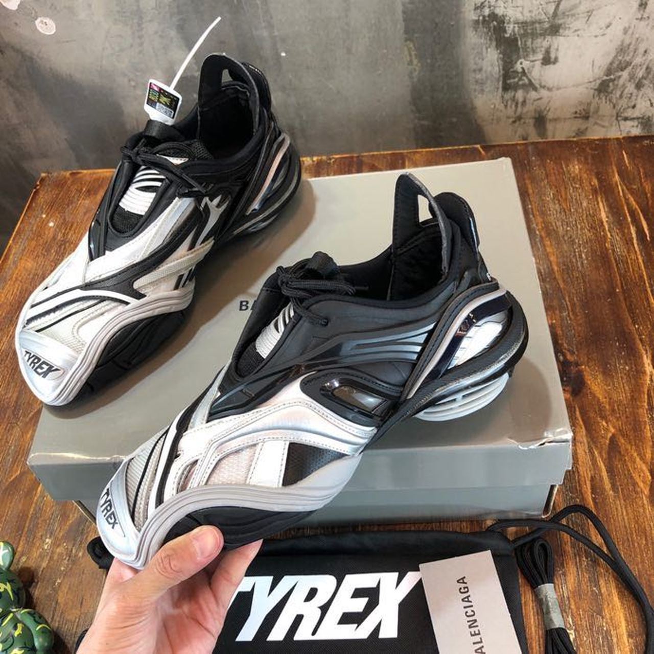 SHOES