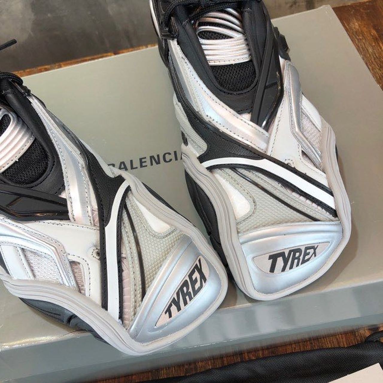 SHOES