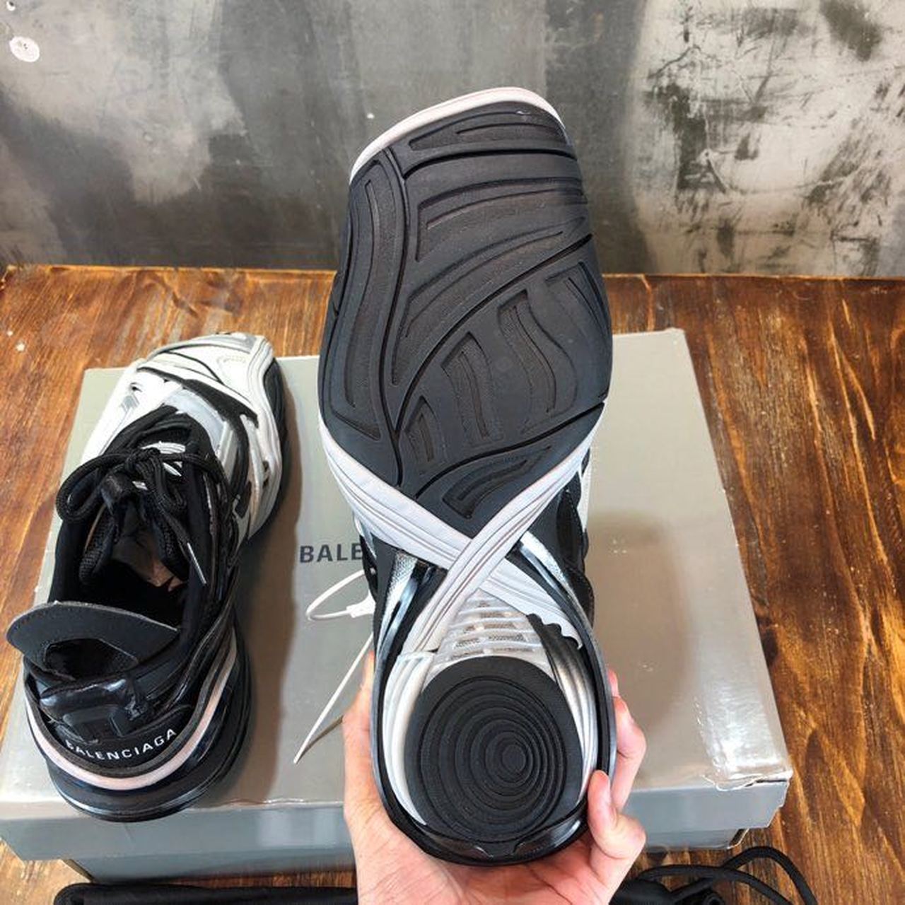 SHOES