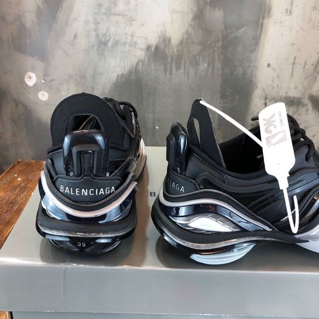 SHOES
