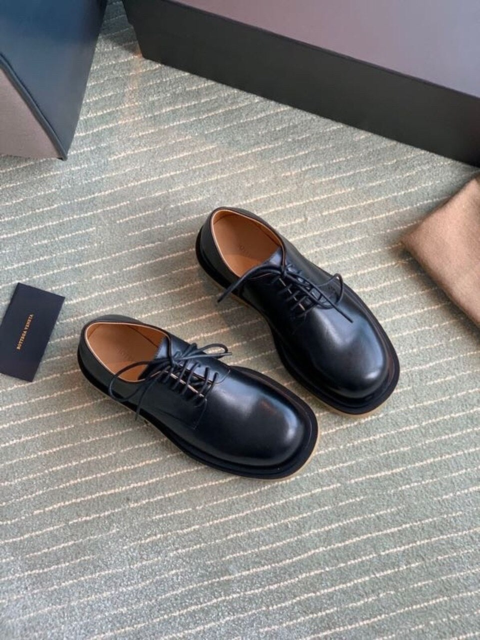 Bottega Veneta Lace Up Loafer Calfskin Leather Fall/Winter 2020 Collection, Black