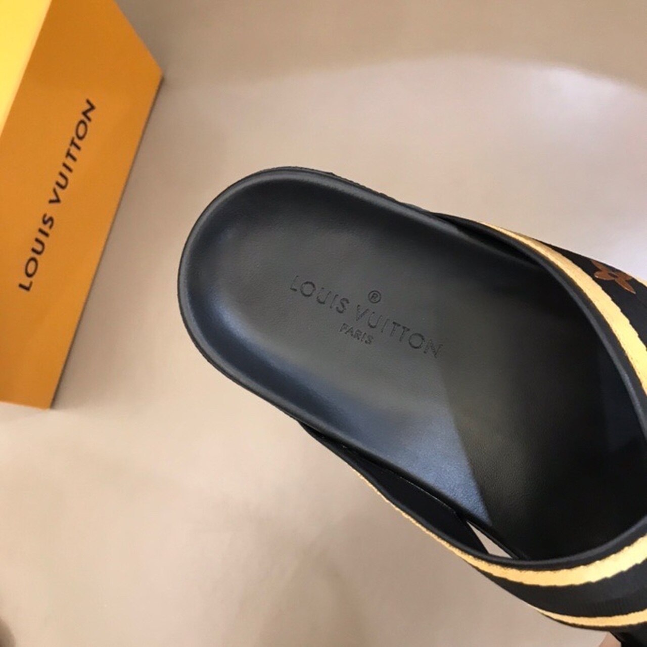 Louis Vuitton Thong Mules Mens Sandals Spring/Summer Collection Black/Gold