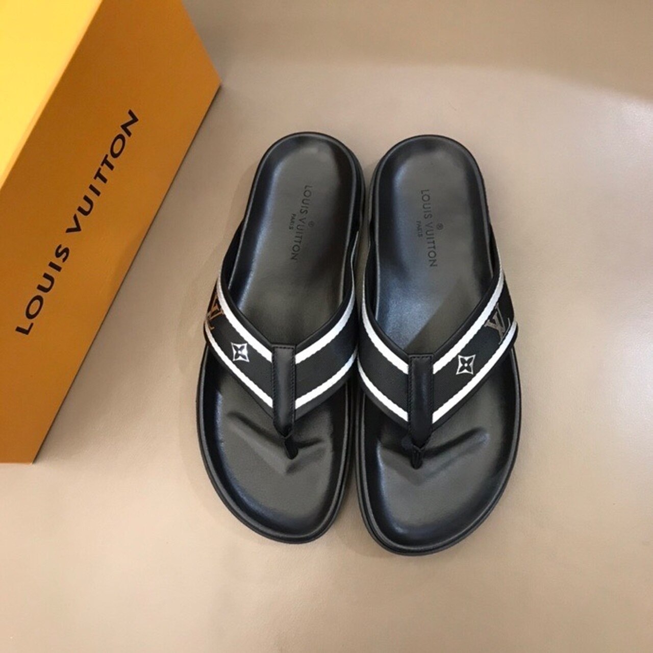 Louis Vuitton Thong Mules Mens Sandals Spring/Summer Collection Black/Silver