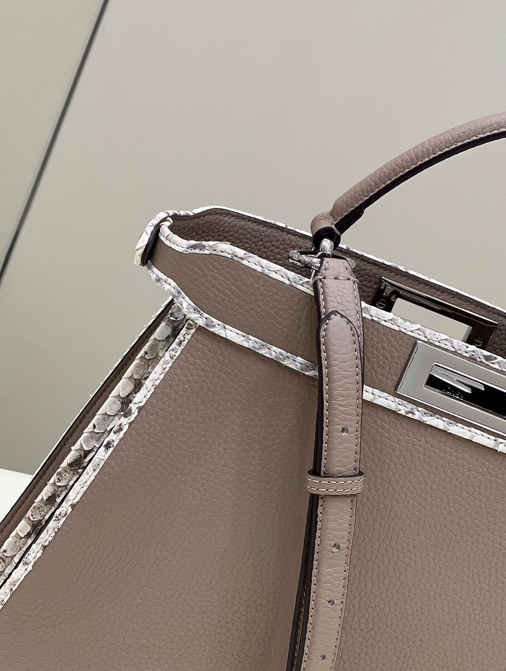 Fendi Peekaboo Iseeu Medium 33cm