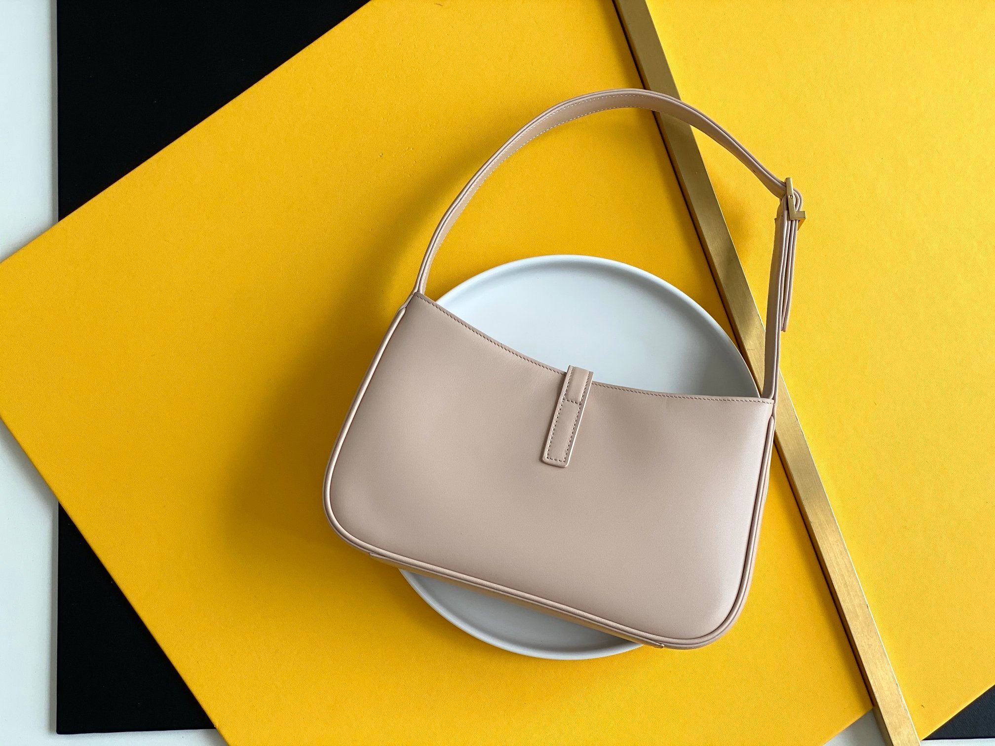 Saint Laurent LE5A7 Hobo Bag 25cm
