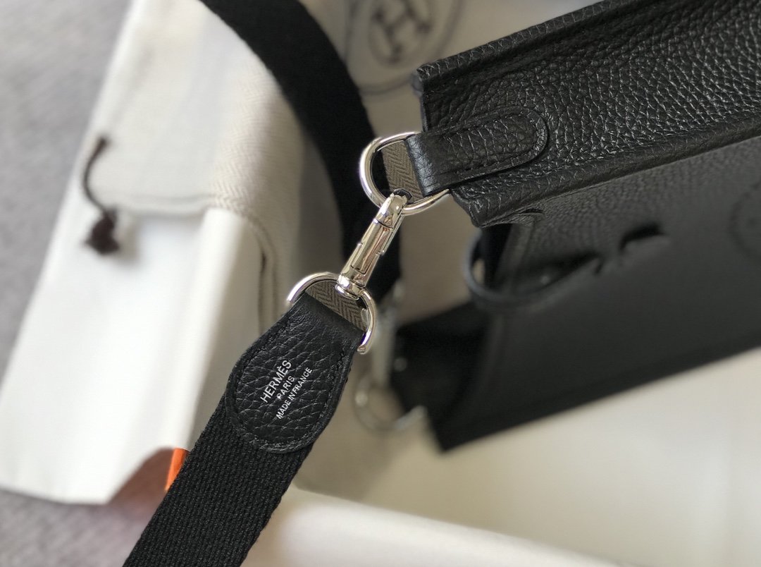 Hermes Handle Bag 17cm Black