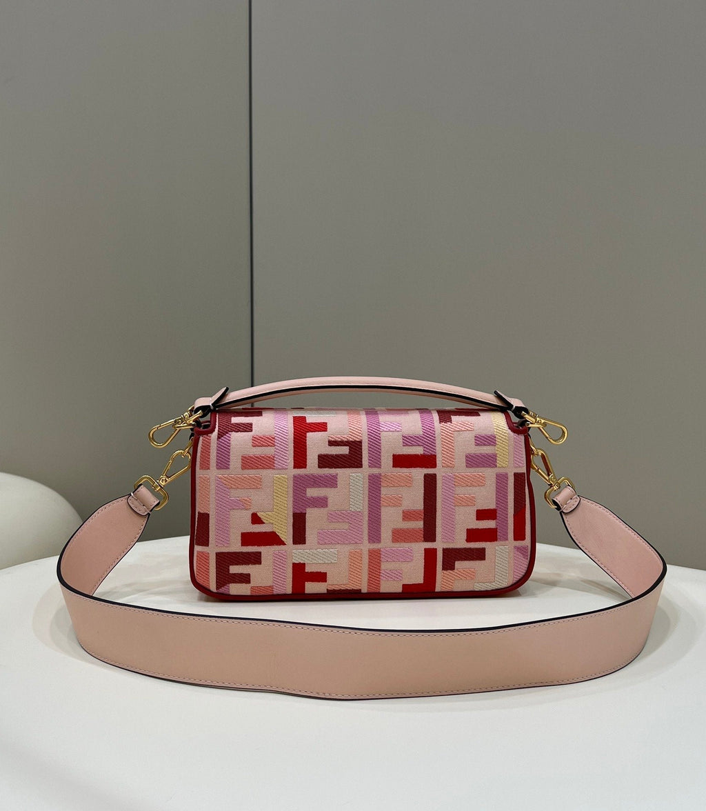 Fendi Baguette Midi 27cm Pink