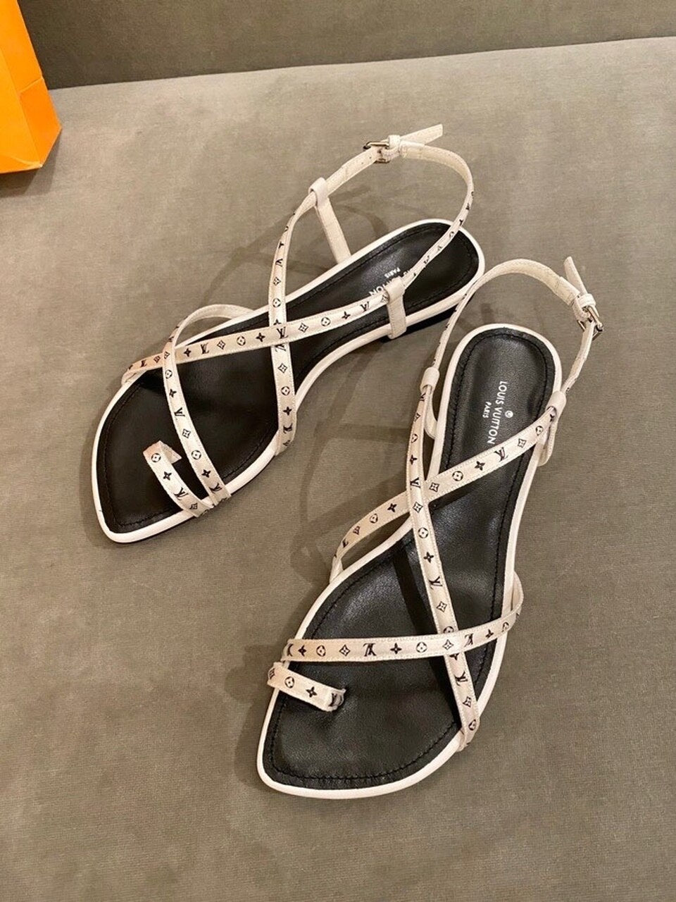 Louis Vuitton Citizen Thong Sandals Calfskin Leather Spring/Summer Collection 1A7RYA White