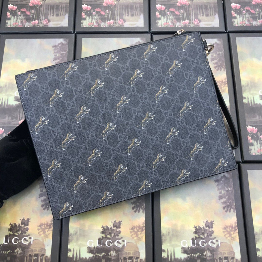 Gucci With Tiger Print Pouch