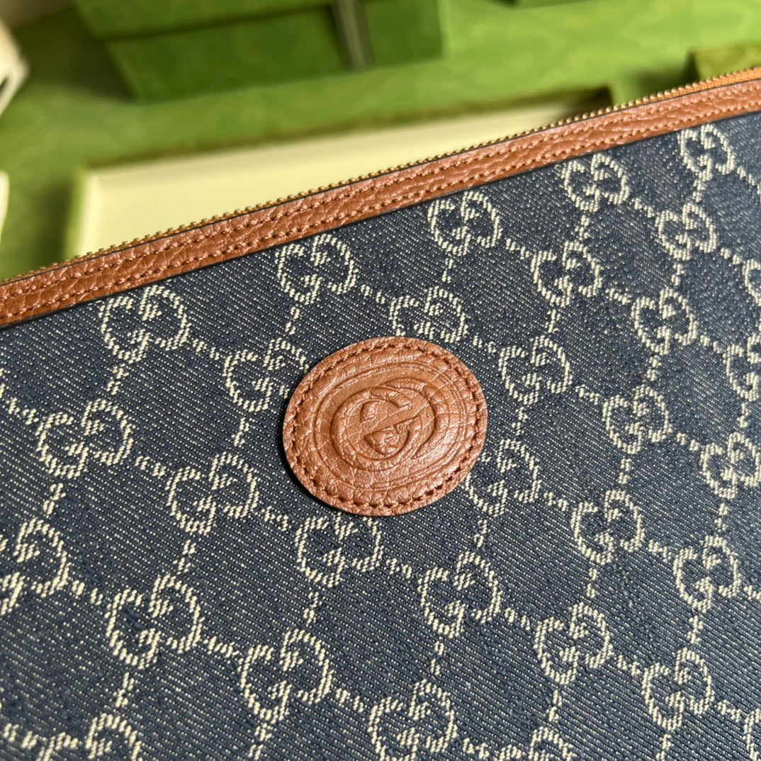 Gucci Neo Vintage GG Supreme Pouch 31cm