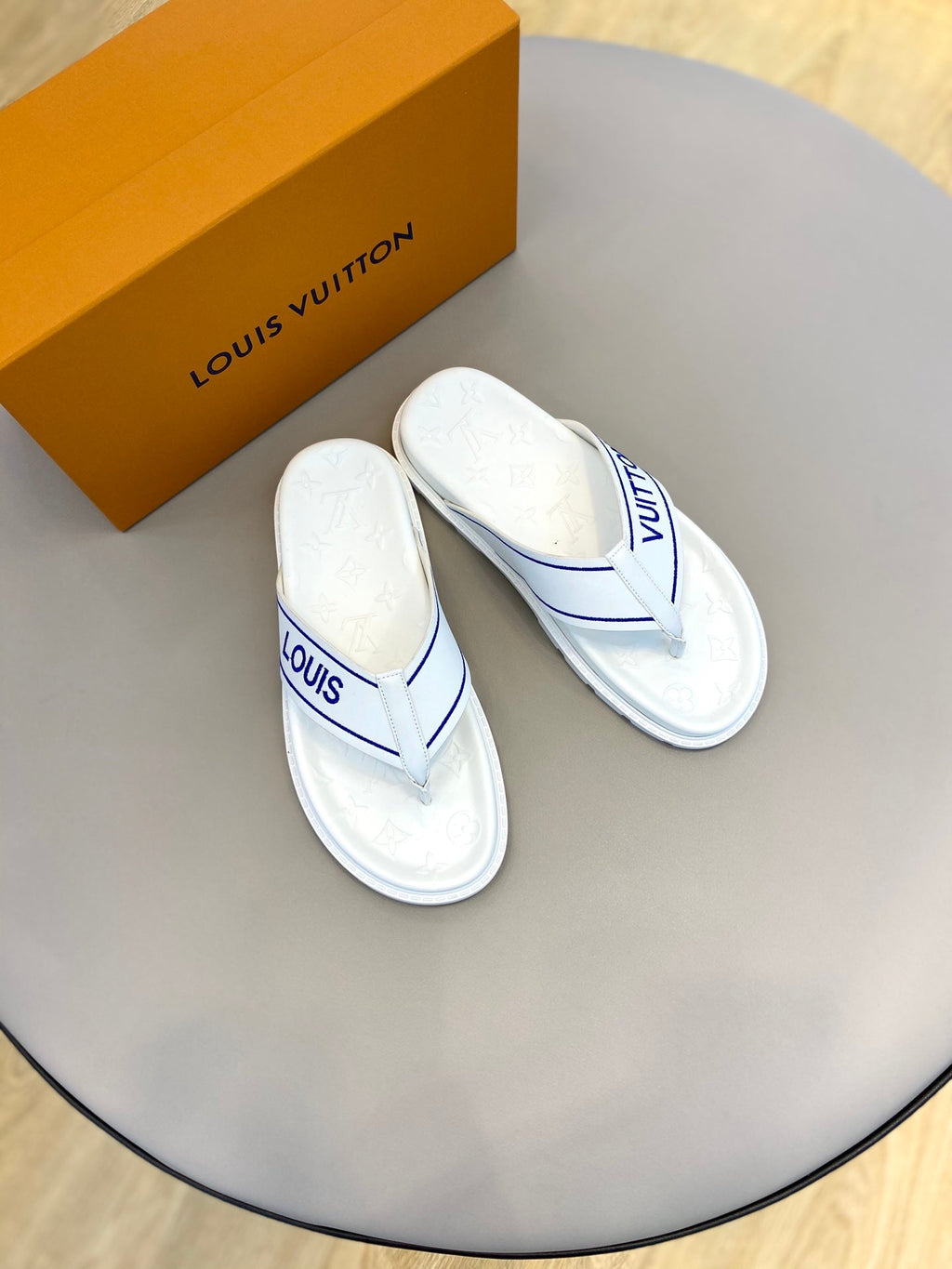 Louis Vuitton Mirabeau Thong