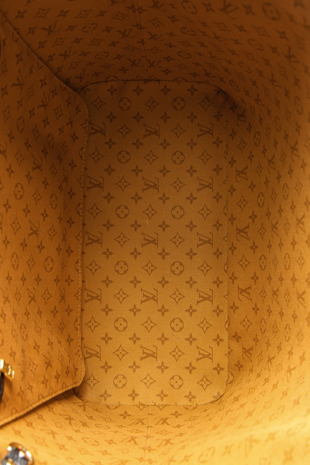 Crafty Neverfull MM Tote Bag - Giant Monogram