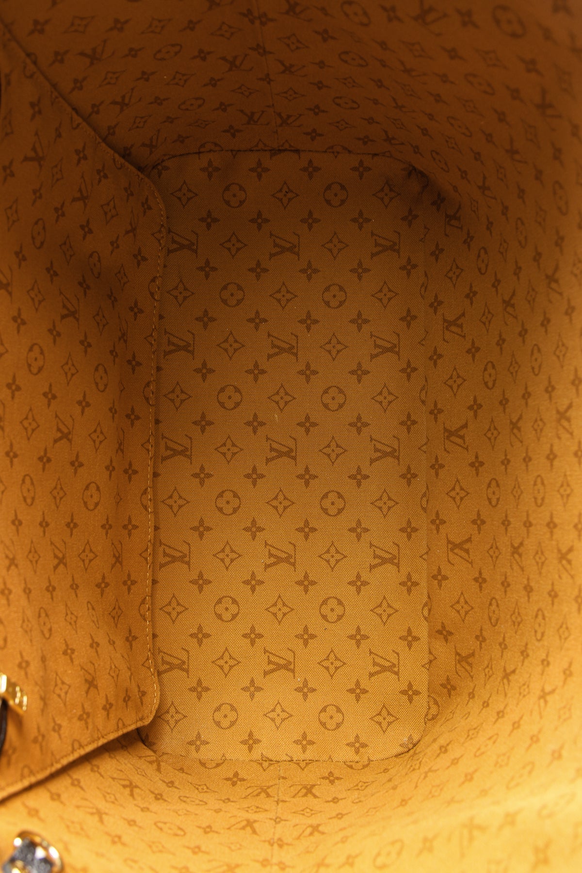 Crafty Neverfull MM Tote Bag - Giant Monogram