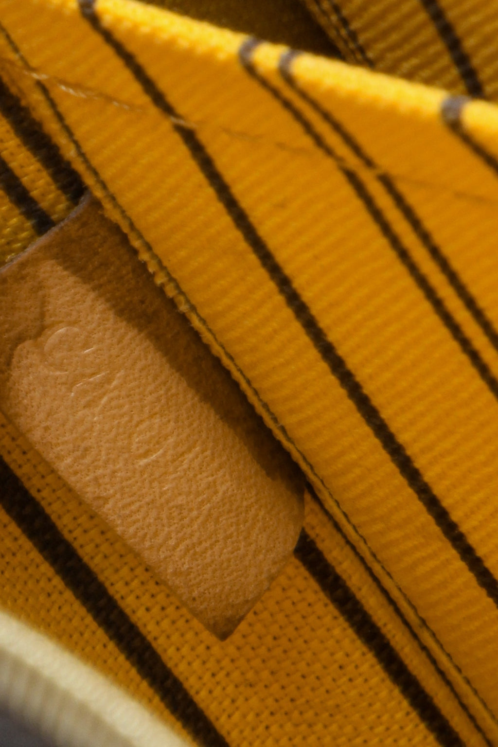 Neverfull Pouch Wristlet - Monogram