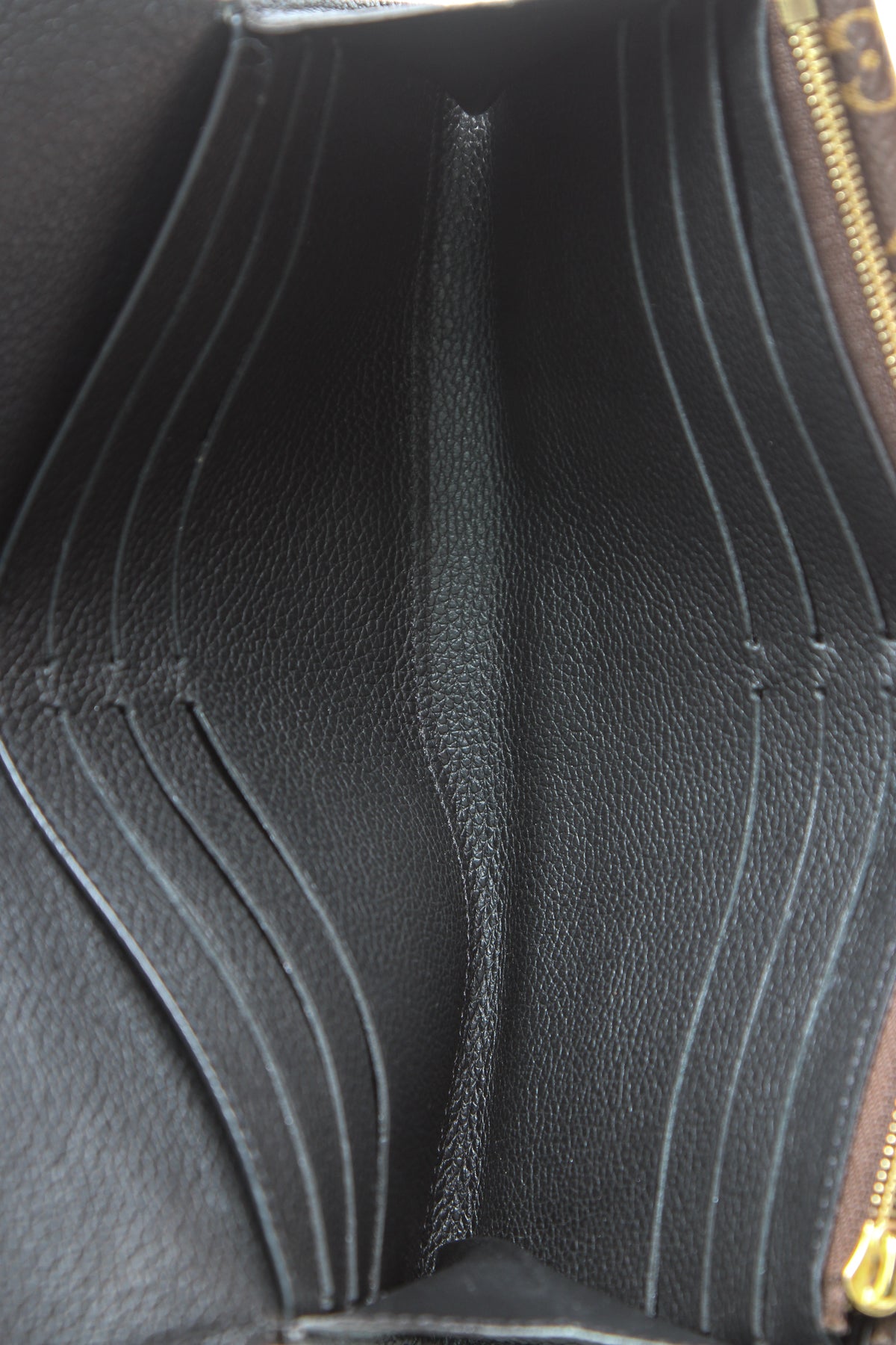 Double V Wallet - Black/Monogram