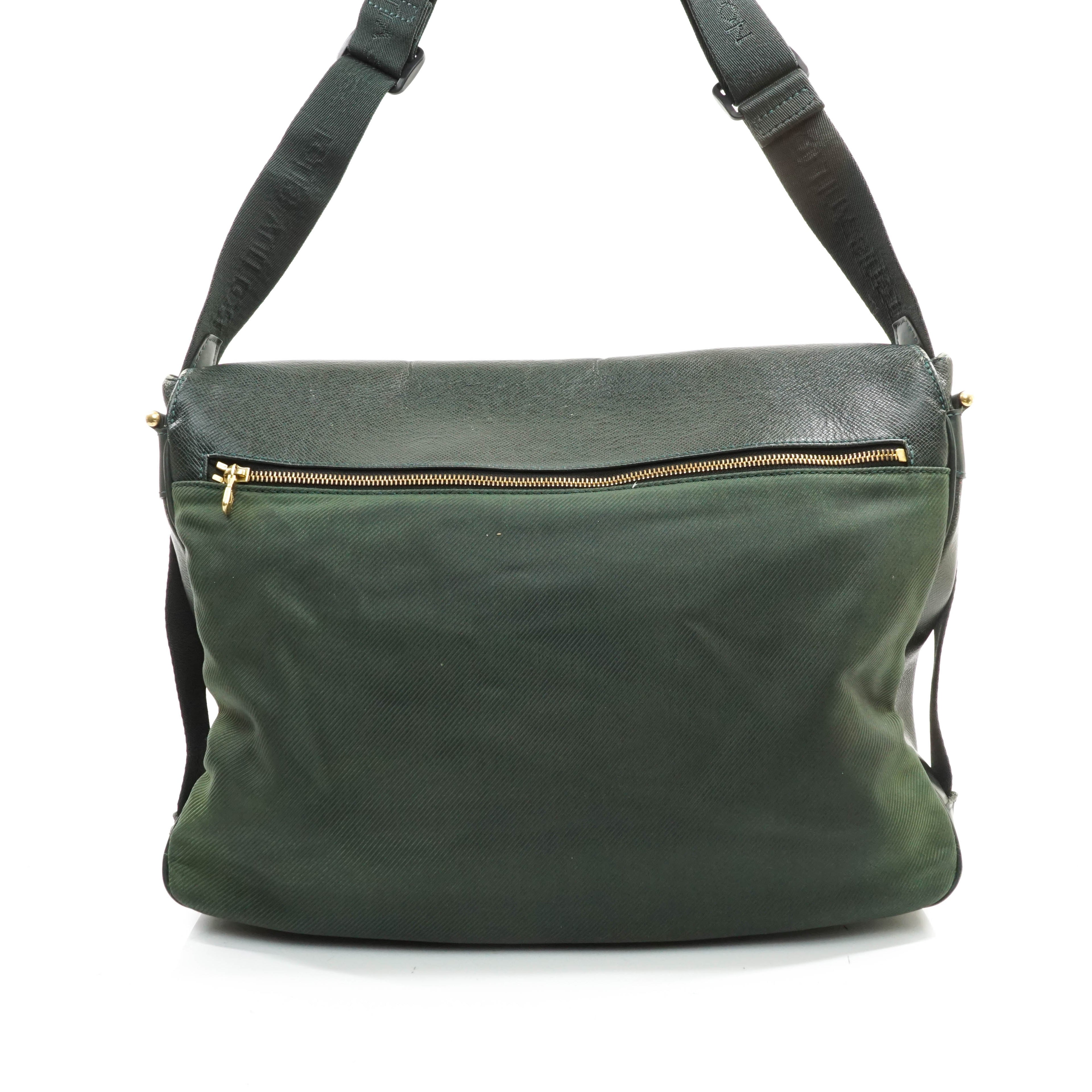 Louis Vuitton Taiga Messenger Bag