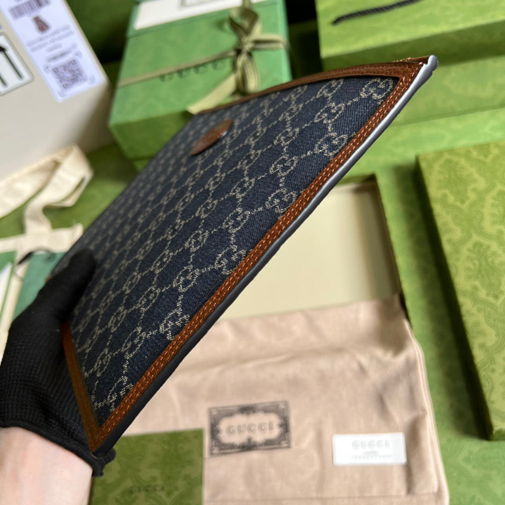 Gucci Neo Vintage GG Supreme Pouch 31cm