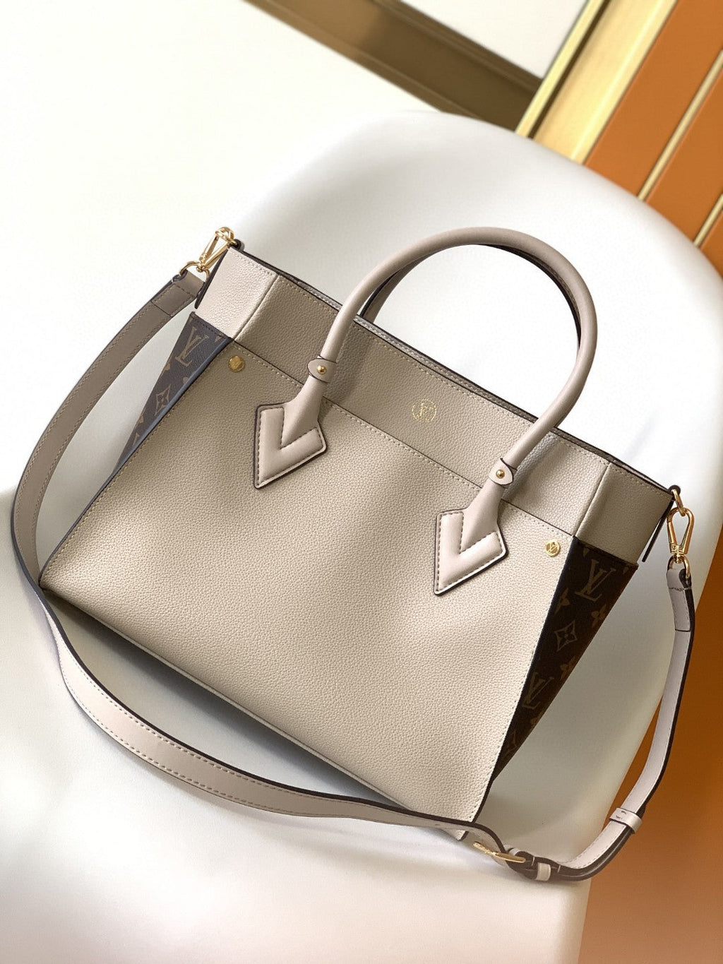 Louis Vuitton M57728 On My Side PM 30cm Greige