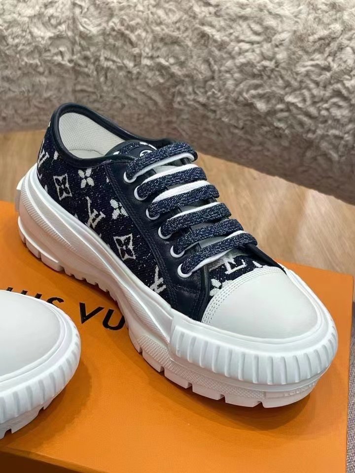 Louis Vuitton Squad Sneaker