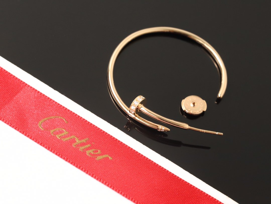 Cartier Earing Gold