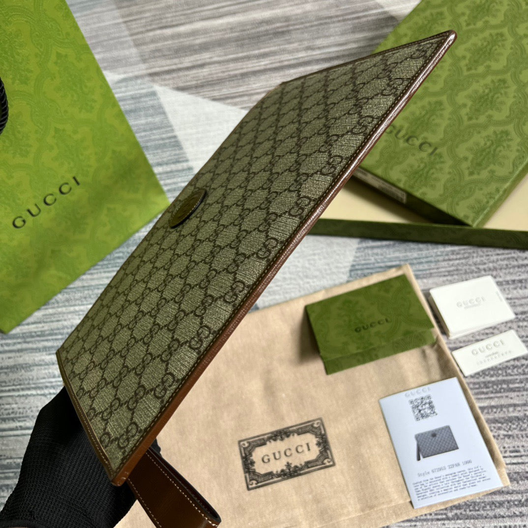 Gucci Neo Vintage GG Supreme Pouch 31cm