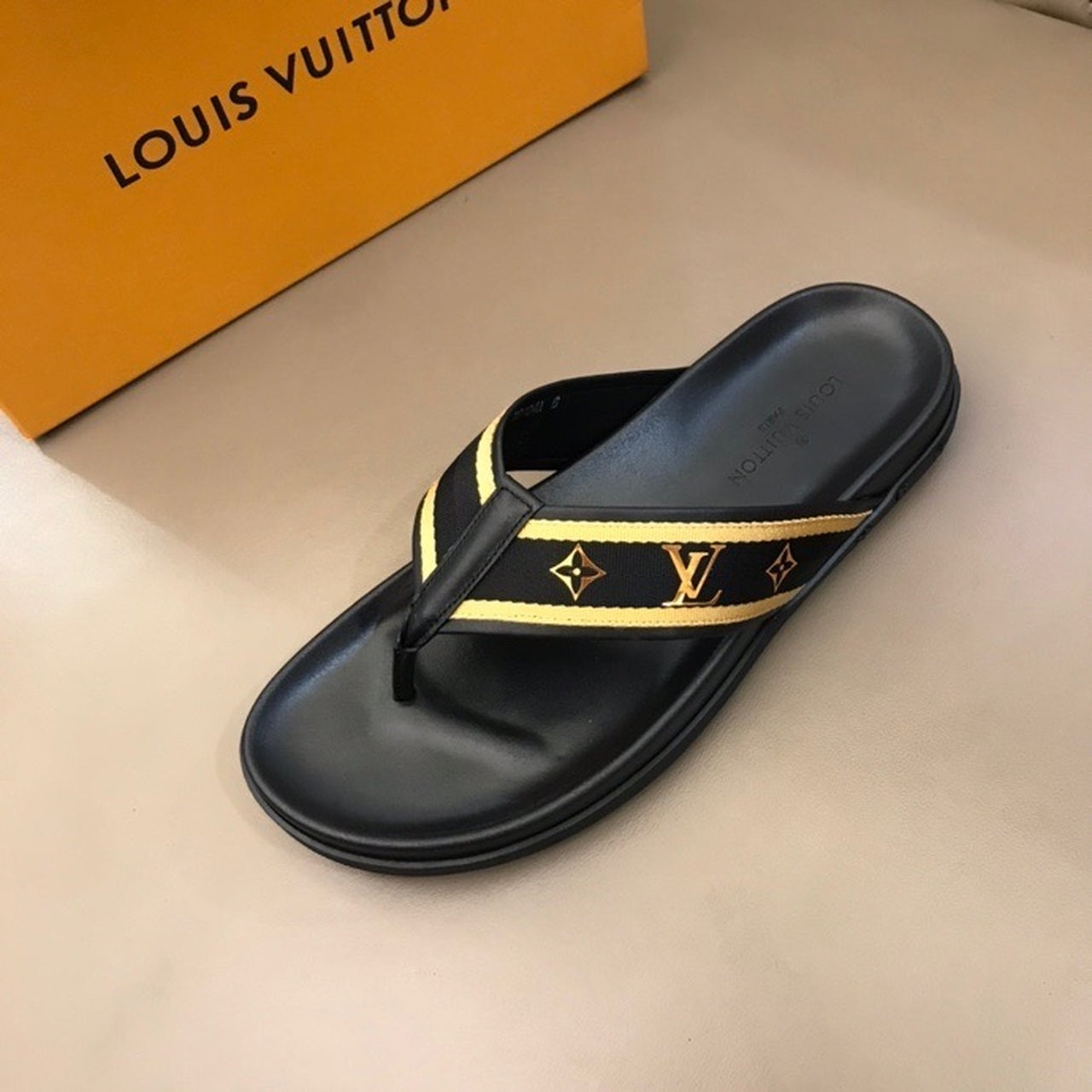 Louis Vuitton Thong Mules Mens Sandals Spring/Summer Collection Black/Gold