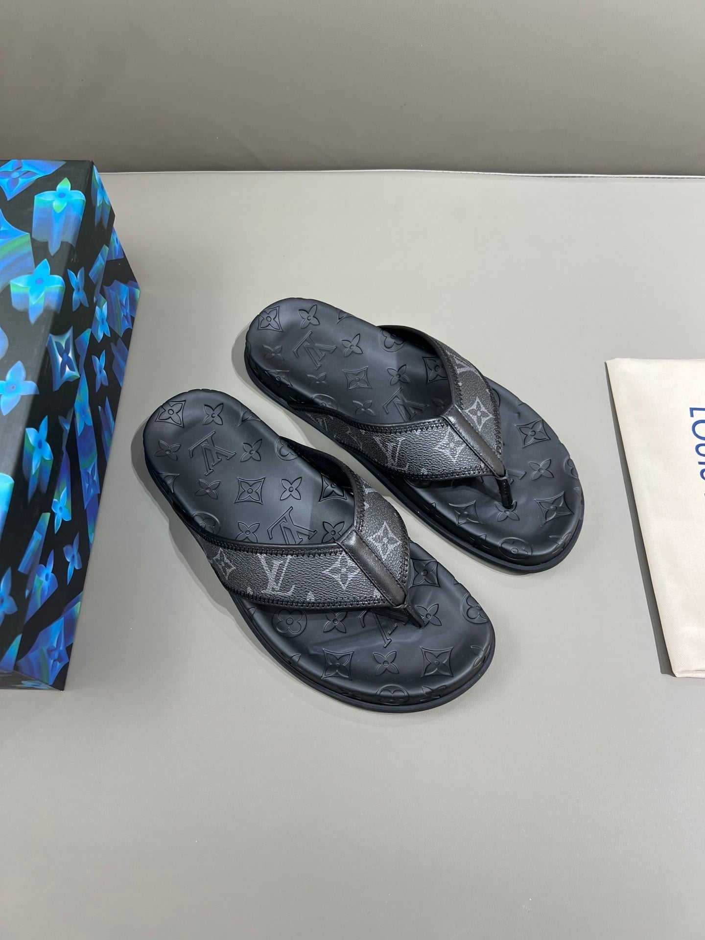 Louis Vuitton Mirabeau Thong