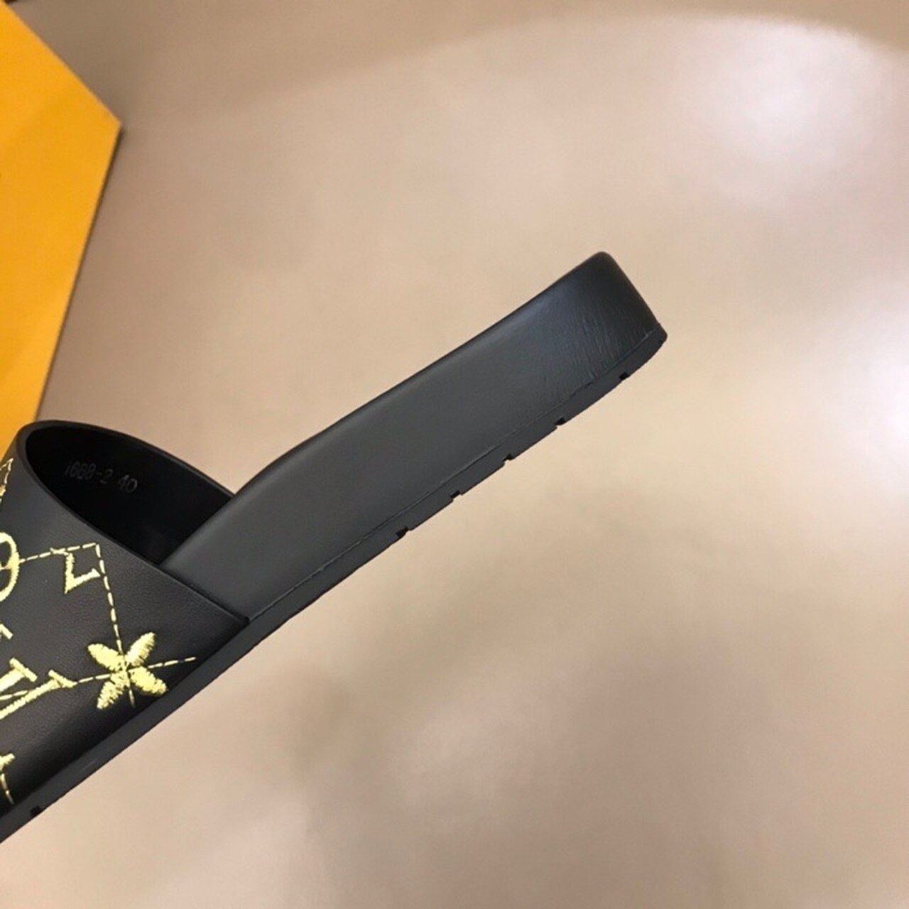 Louis Vuitton Mens Sandals Monogram Canvas Spring/Summer Collection Black/Yellow