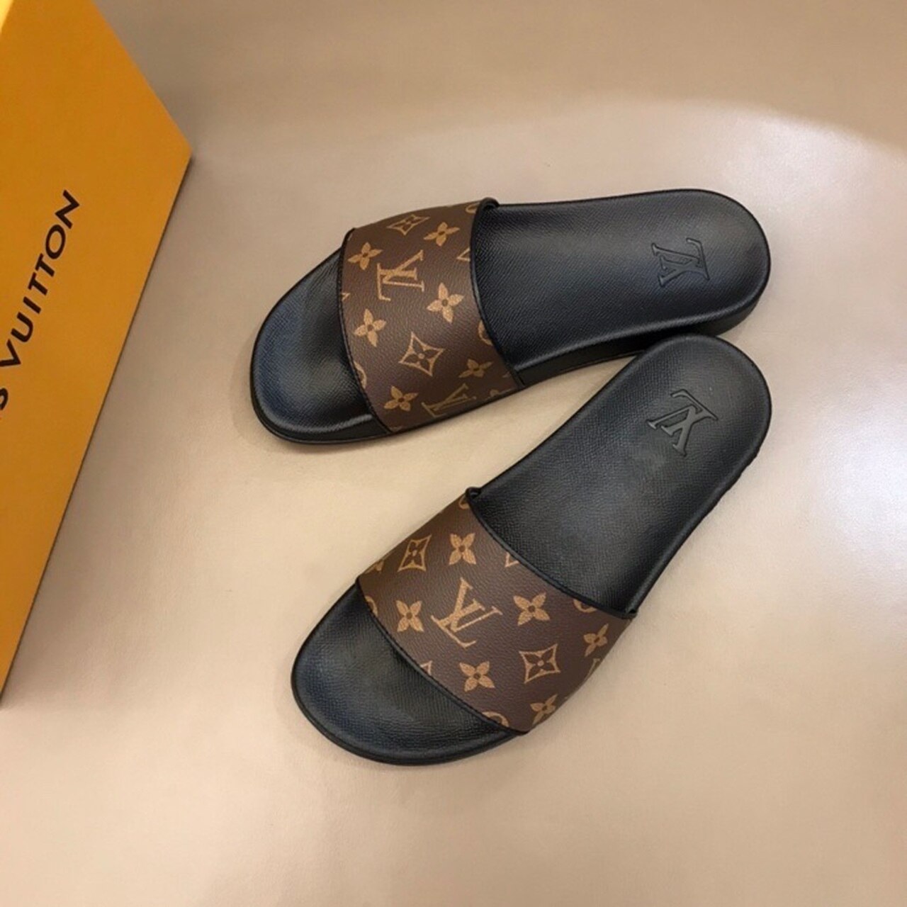 Louis Vuitton Mens Sandals Monogram Canvas Spring/Summer Collection Brown