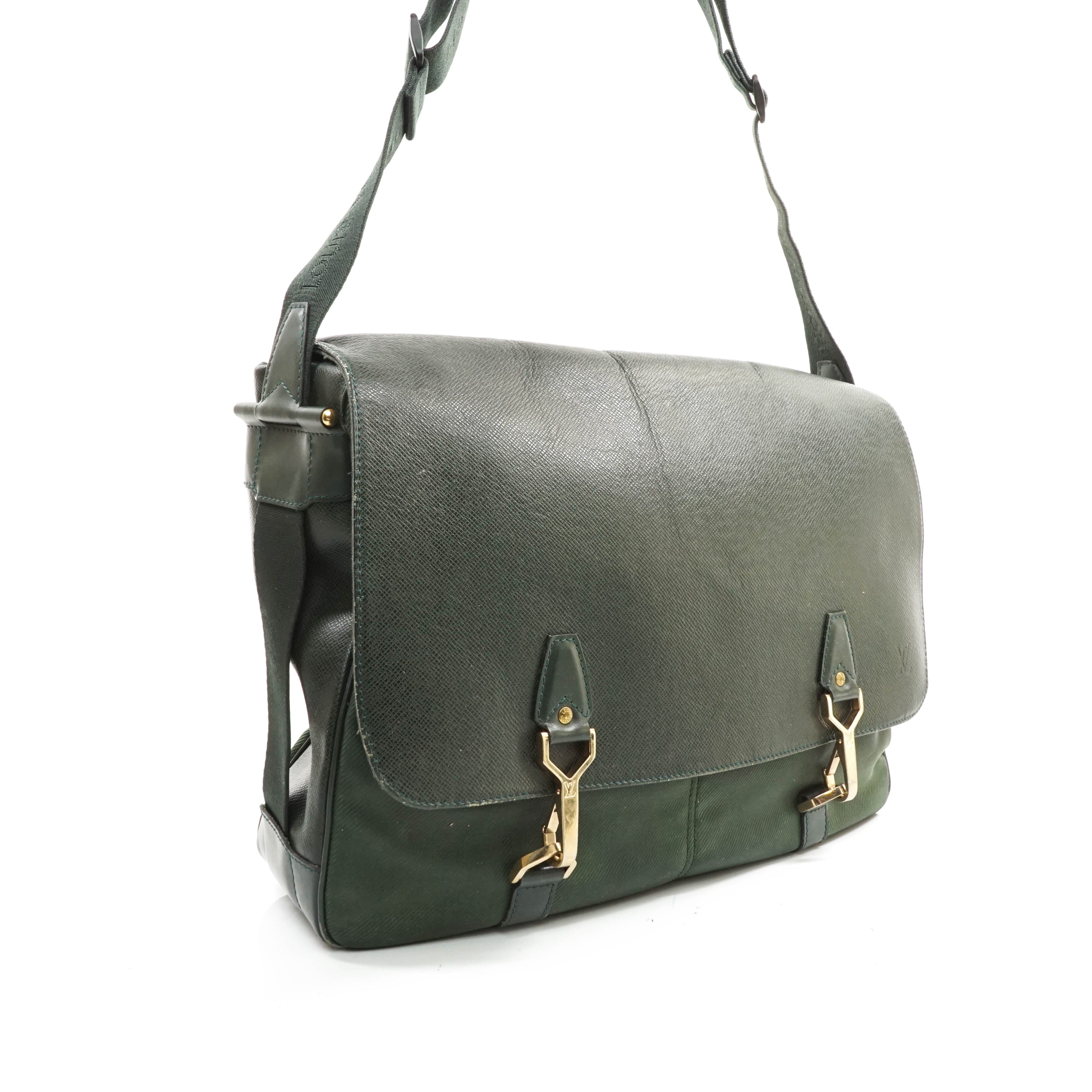 Louis Vuitton Taiga Messenger Bag