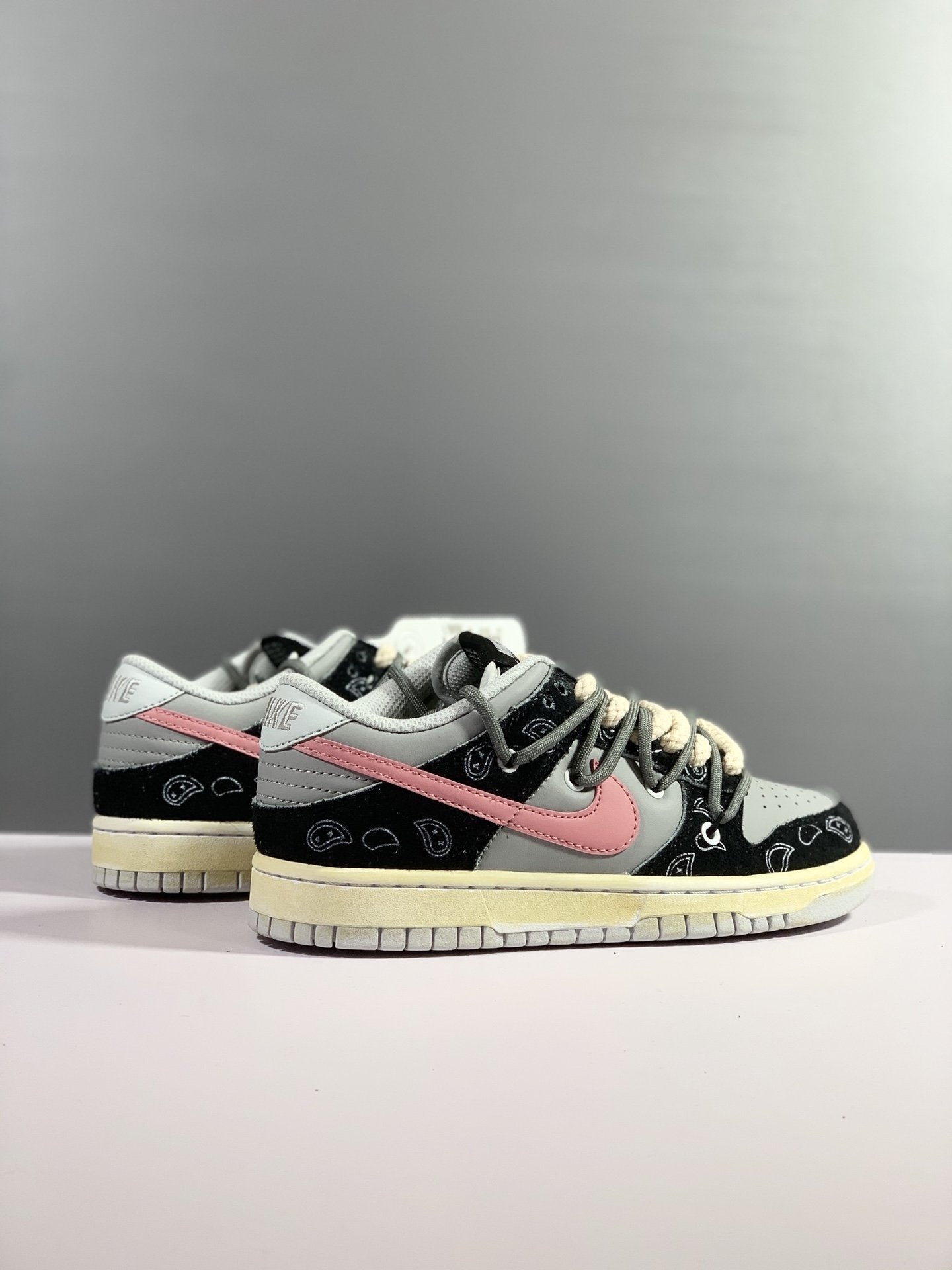 Nike SB Dunk Low Top